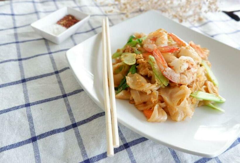 فندق صغير Snooze Inn Phuket   Free Shuttle To Bang Rong Pier