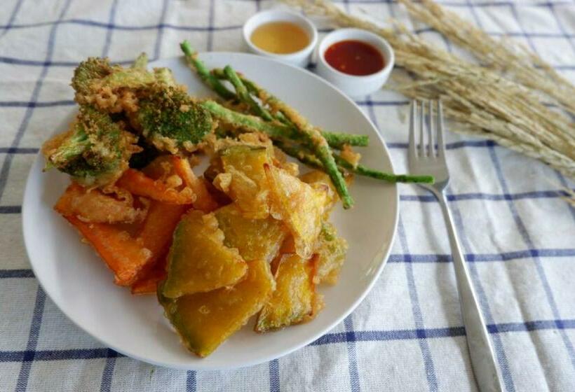 فندق صغير Snooze Inn Phuket   Free Shuttle To Bang Rong Pier