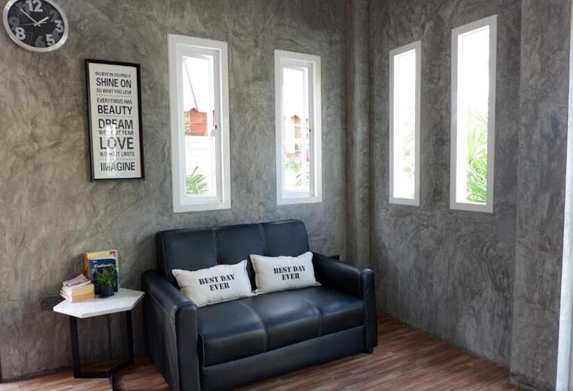 הוסטל Snooze Inn Phuket   Free Shuttle To Bang Rong Pier