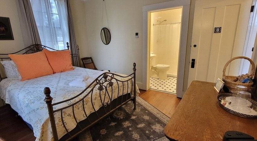 호스텔 Wolf Creek Inn & Tavern