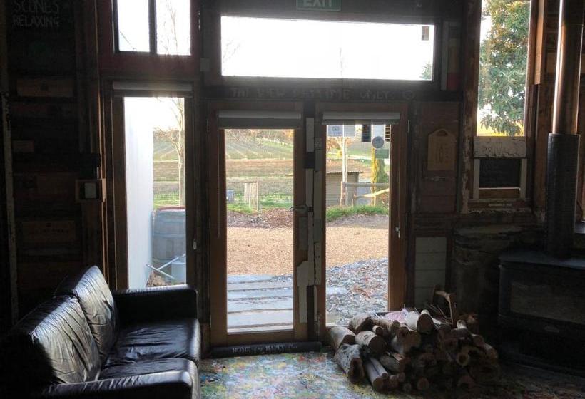 住宿加早餐  Bed In A Shed Too