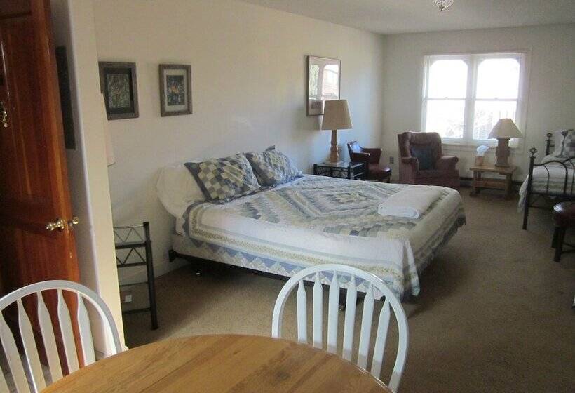 Bed and Breakfast Dodgeton Creek Inn