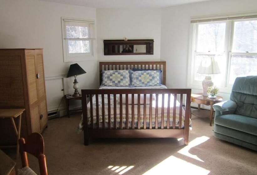 Bed and Breakfast Dodgeton Creek Inn