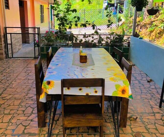 تختخواب و صبحانه Hospedaje Luis & Ana