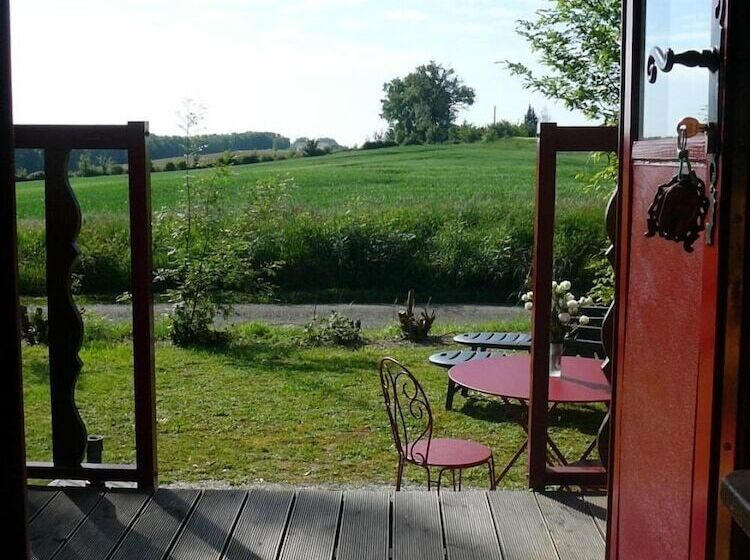 Bed and Breakfast La Roulotte Des Mousquetaires