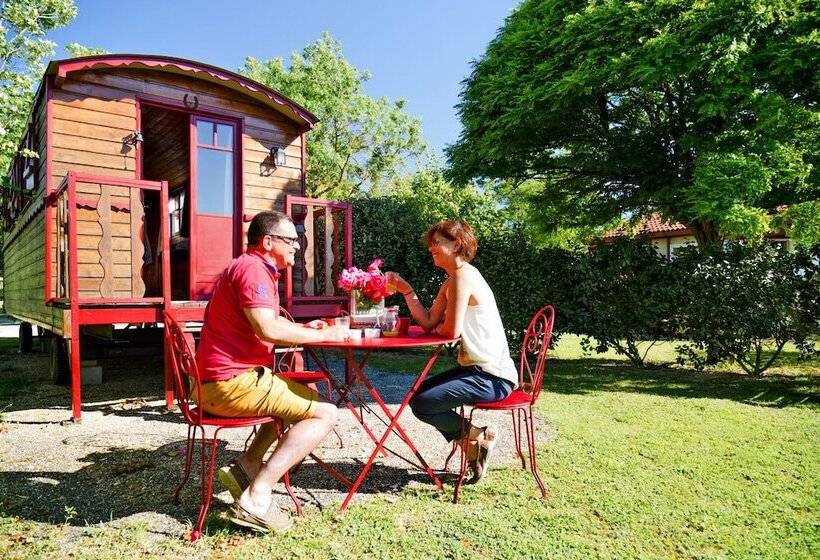 Bed and Breakfast La Roulotte Des Mousquetaires