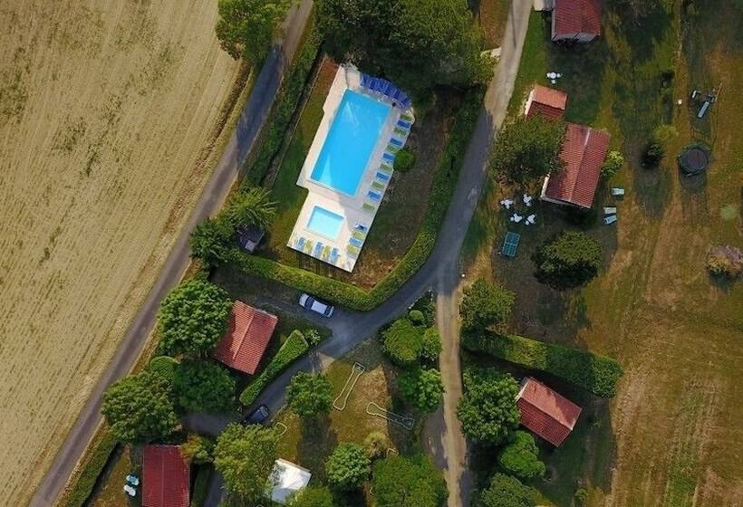 Bed and Breakfast La Roulotte Des Mousquetaires