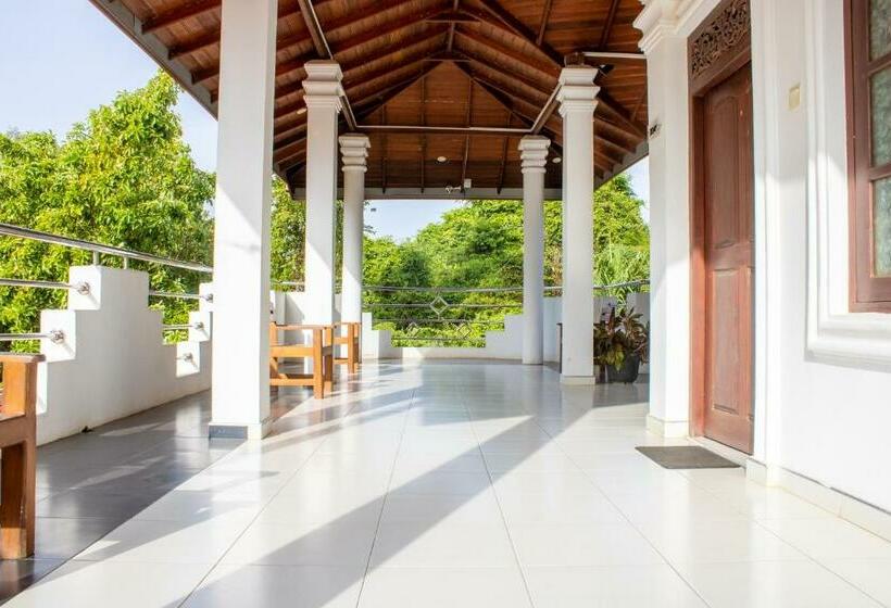 مبيت وإفطار National Holiday Resort