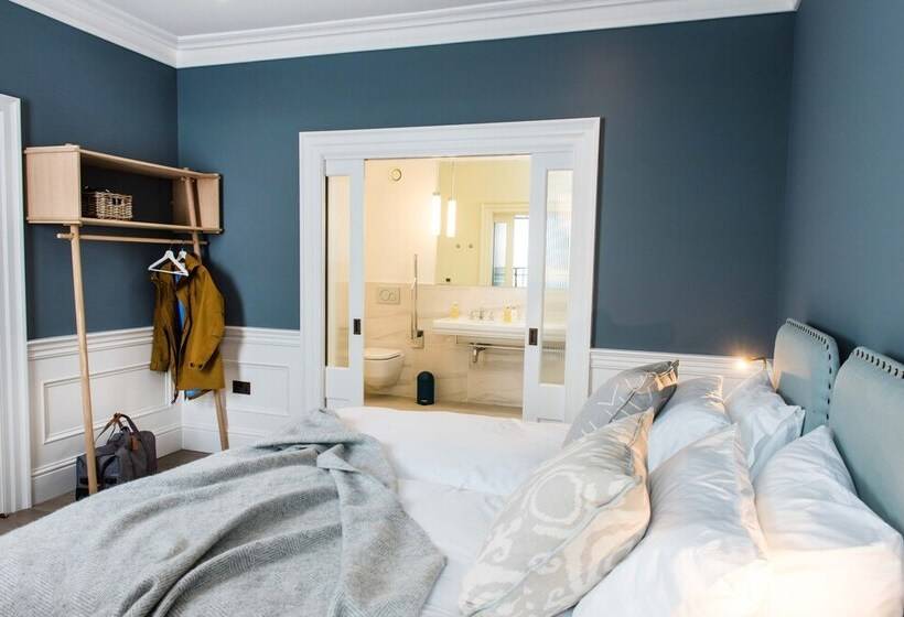 Bed and Breakfast One Shore Street