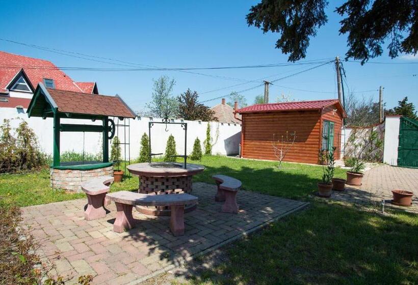 ベッドアンドブレックファースト Piros Ponty Panzió