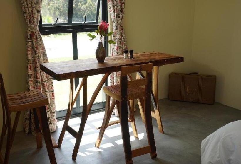 مبيت وإفطار Stellar Overberg Travellers Lodge