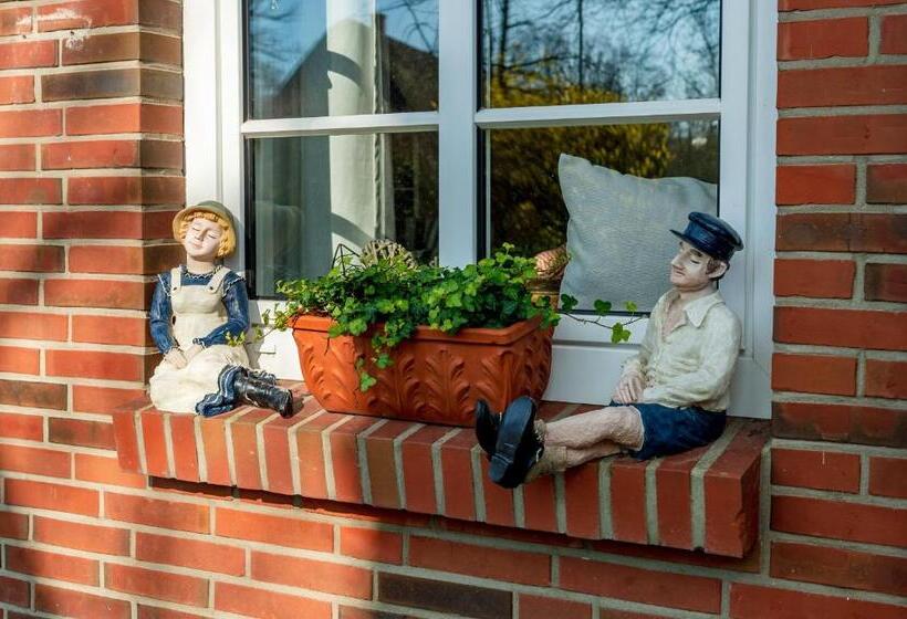 Friesen Lodge Apartments