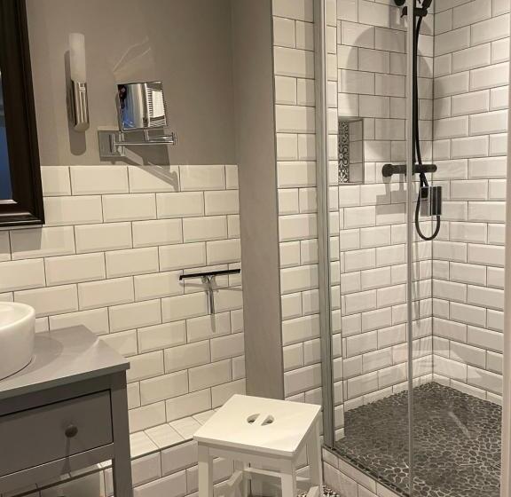 Friesen Lodge Apartments