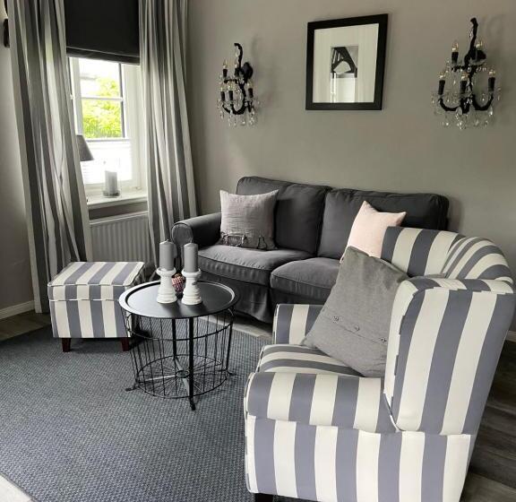 Friesen Lodge Apartments