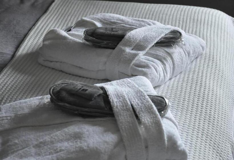 Friesen Lodge Apartments