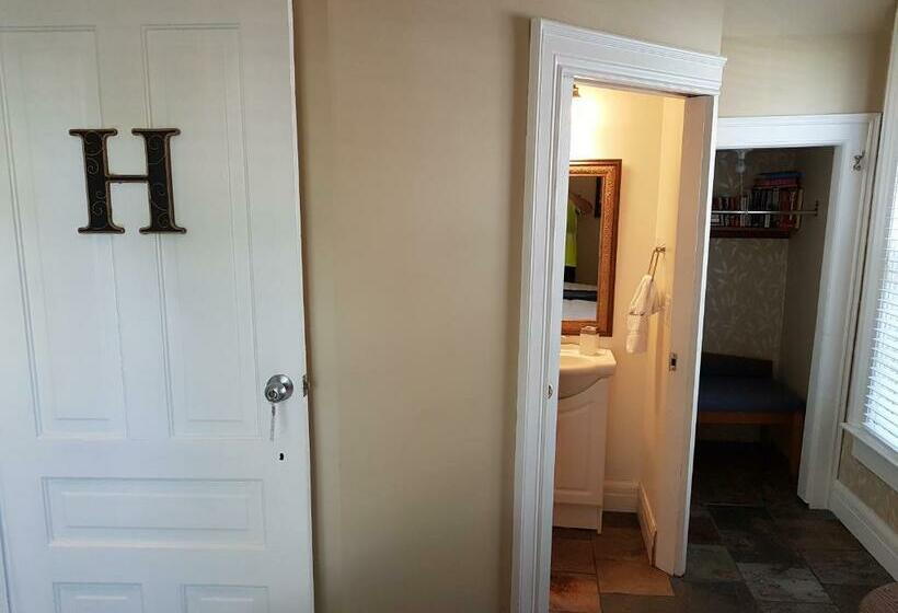 Hellemsfield Inn & Bed And Breakfast