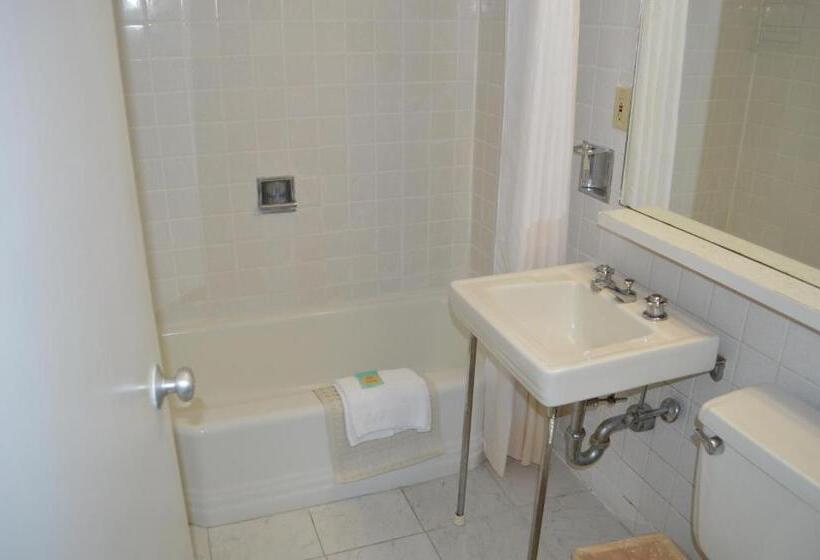 فندق Copper Lantern Motor Lodge