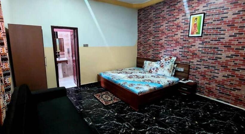 فندق Kikis Court Resort