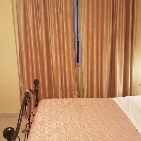 בית מלון כפרי Le Tre Rose