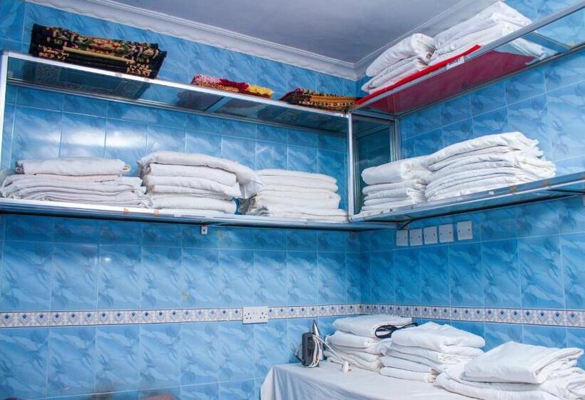 호텔 Mzunguu Safari Lodge