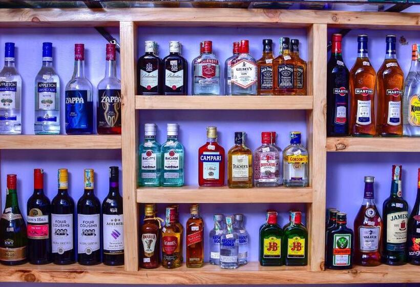 호텔 Mzunguu Safari Lodge