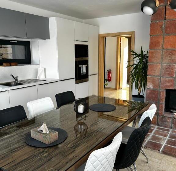 בית מלון כפרי Palace Resort Jíloviště