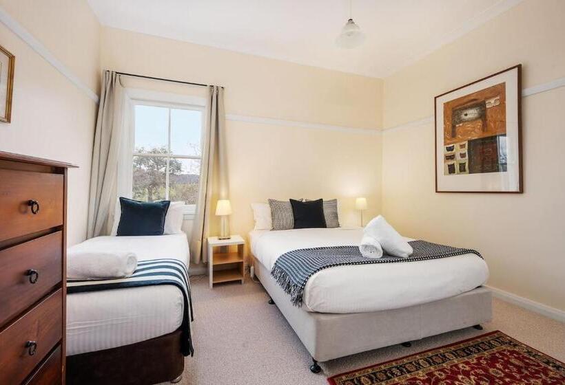 Отель Experience Country Mudgee At Lone Pine Farmhouse