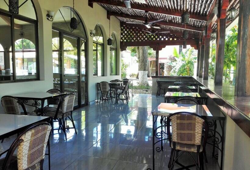 فندق Restaurante, Cigar Bar, Whisky Lounge, Hostal Suite Dos Visiones