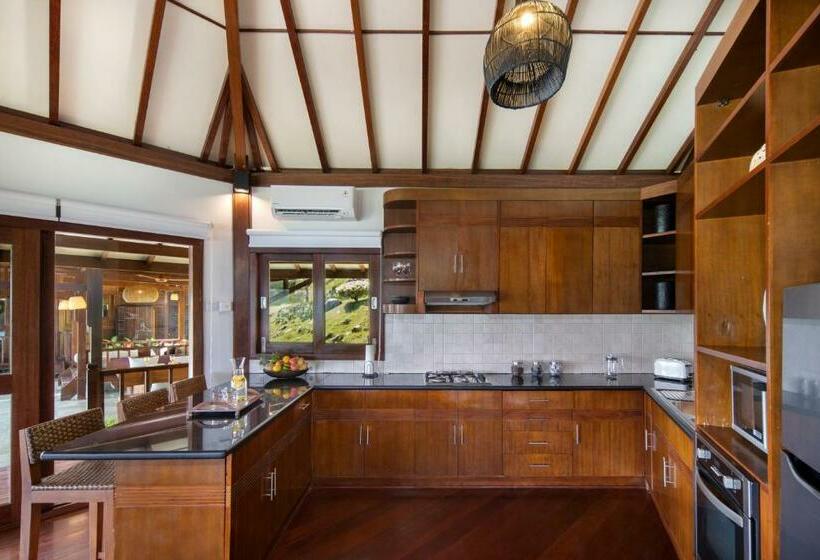 בית מלון כפרי Sempiak Seaside Resort