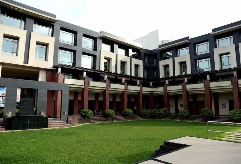 בית מלון כפרי Shakti Continental