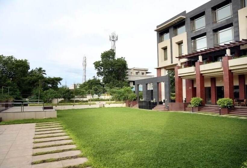 בית מלון כפרי Shakti Continental