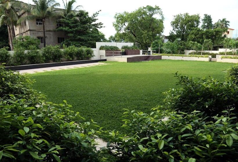 בית מלון כפרי Shakti Continental