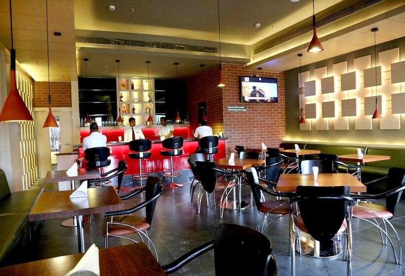 בית מלון כפרי Shakti Continental