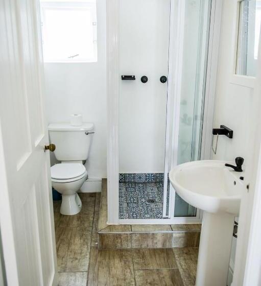 Отель Silver Spray Beach Accommodation