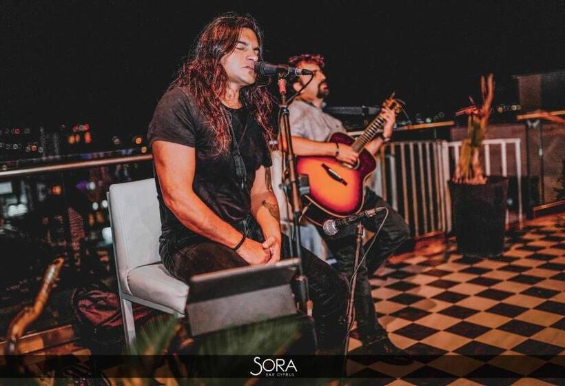 בית מלון כפרי Sky Roof