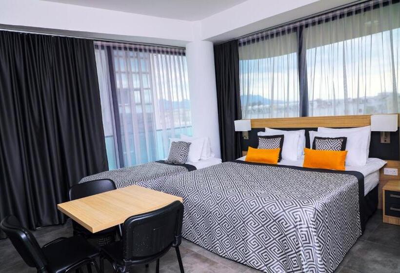 בית מלון כפרי Sky Roof