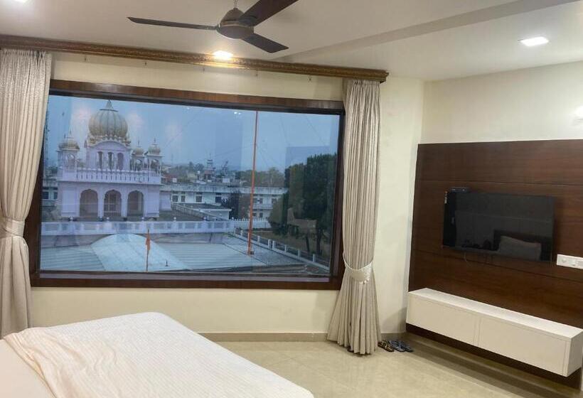 Hotel Temple View Inn