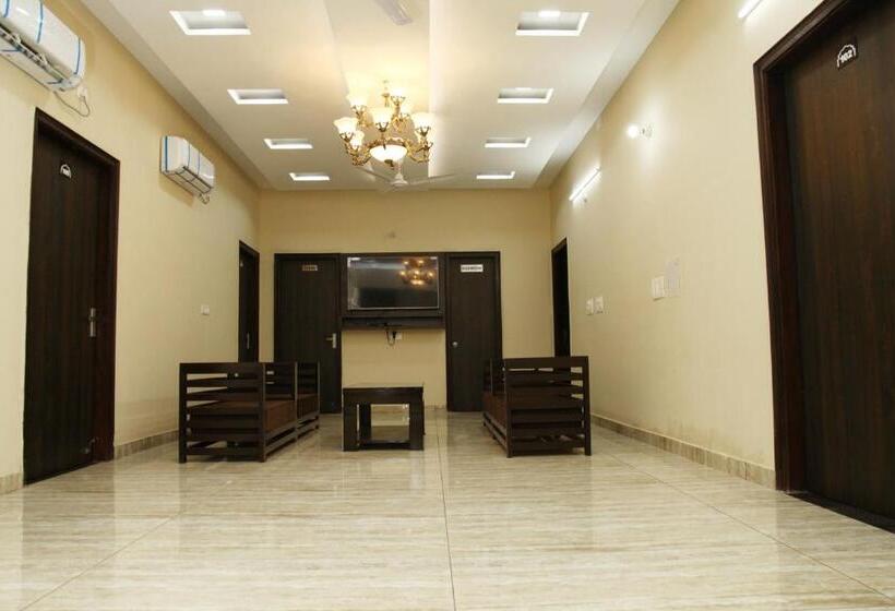 Hotel Temple View Inn