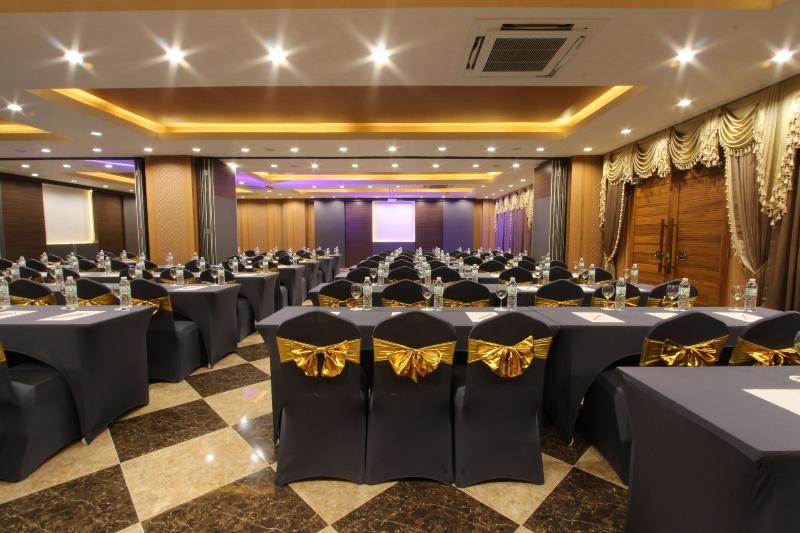 Отель The Leisure