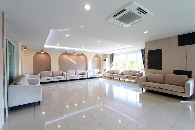 Отель The Leisure