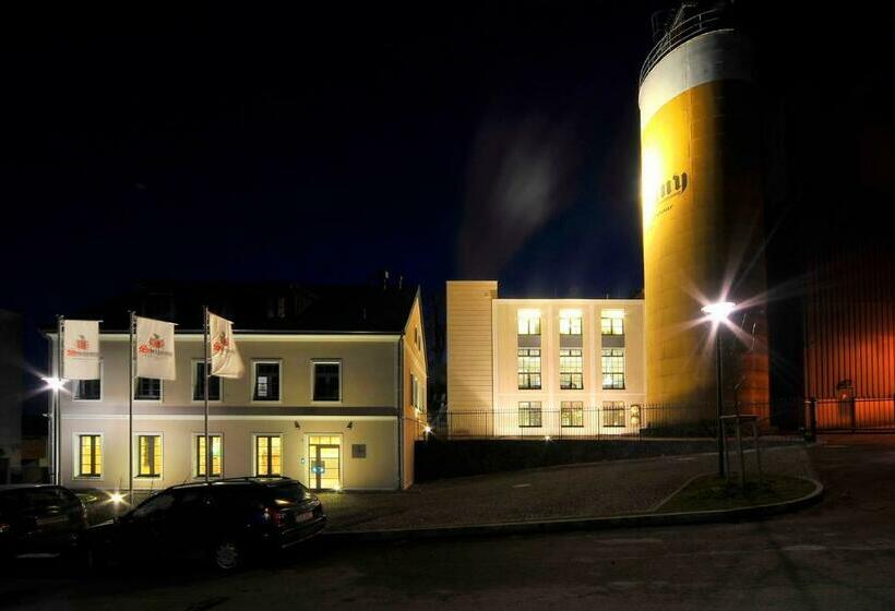 Отель Zámek Svijany