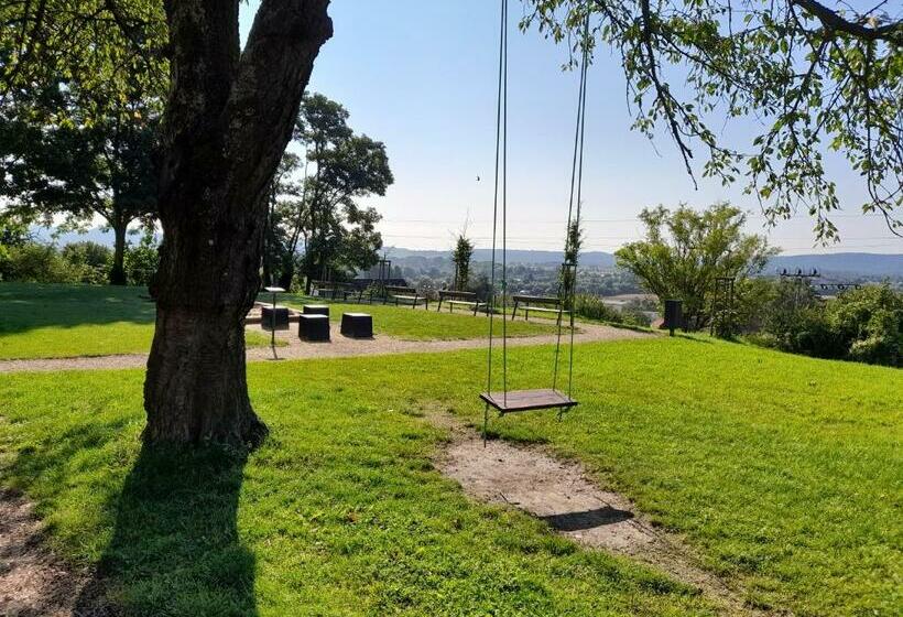 Отель Zámek Svijany