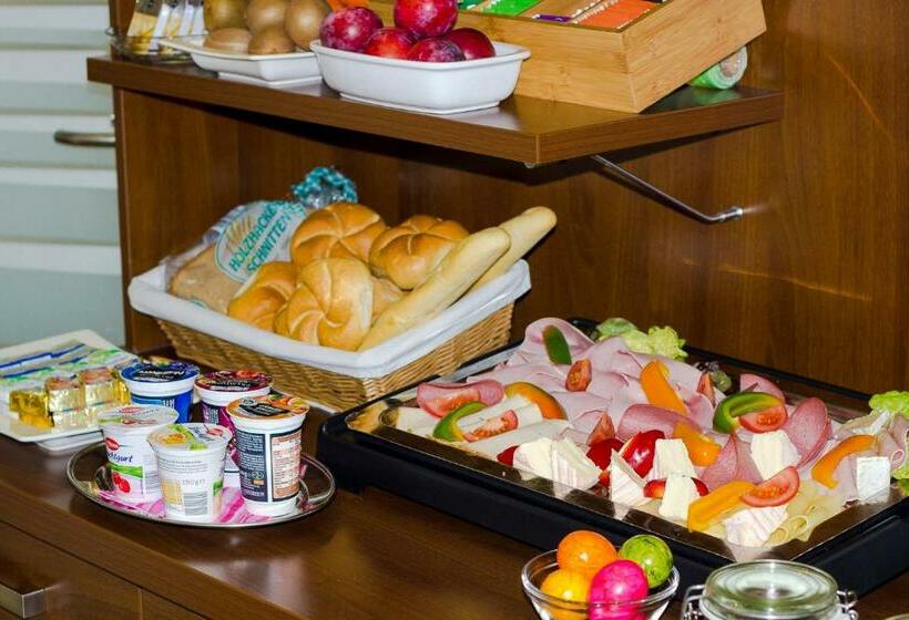 ホテル Pension Zum Raubritter