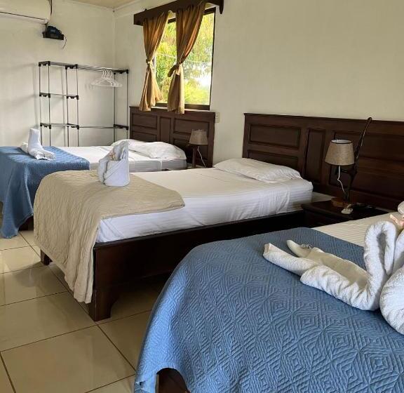 La Piña, Rio Celeste