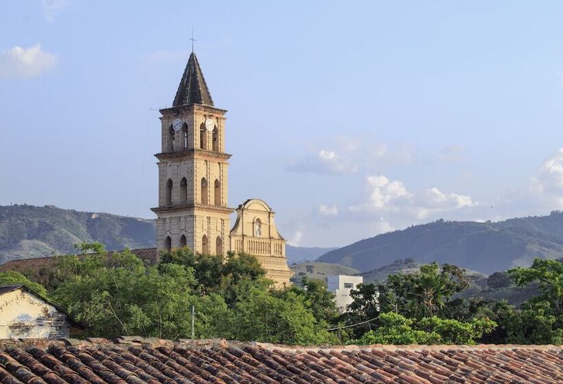 بنسيون Casa De Balcones