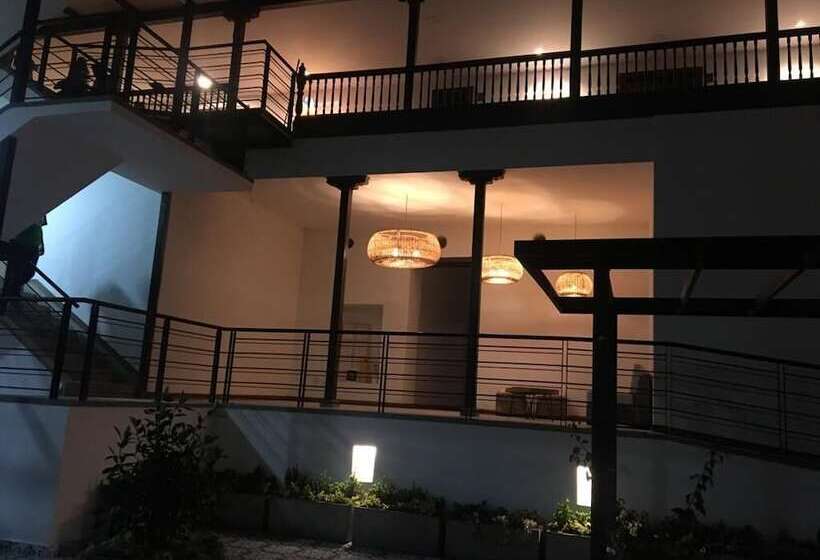 بنسيون Casa De Balcones