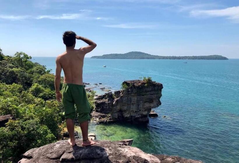 פנסיון Crusoe Koh Takiev Island