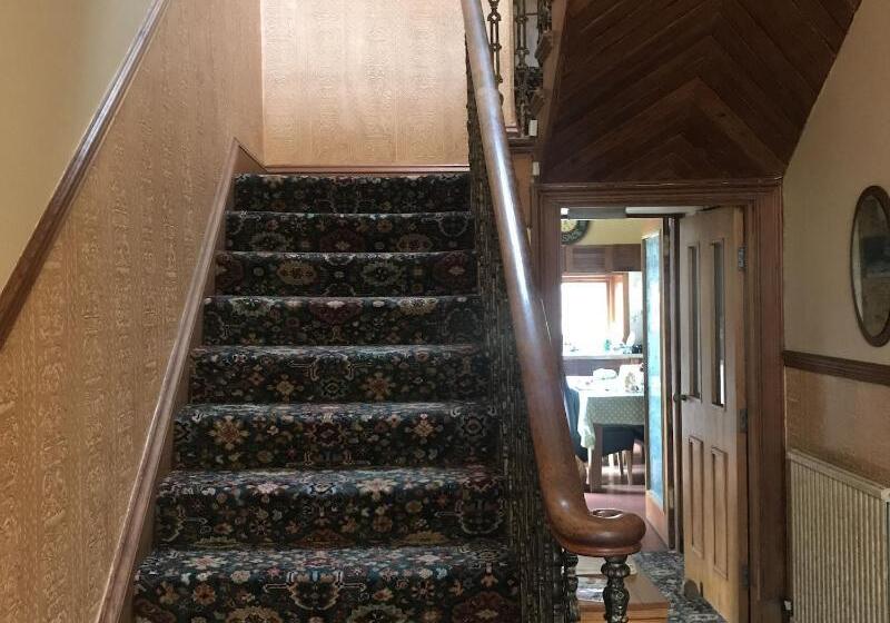 ペンション Dunclutha Guest House