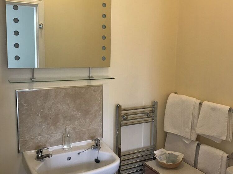 ペンション Dunclutha Guest House