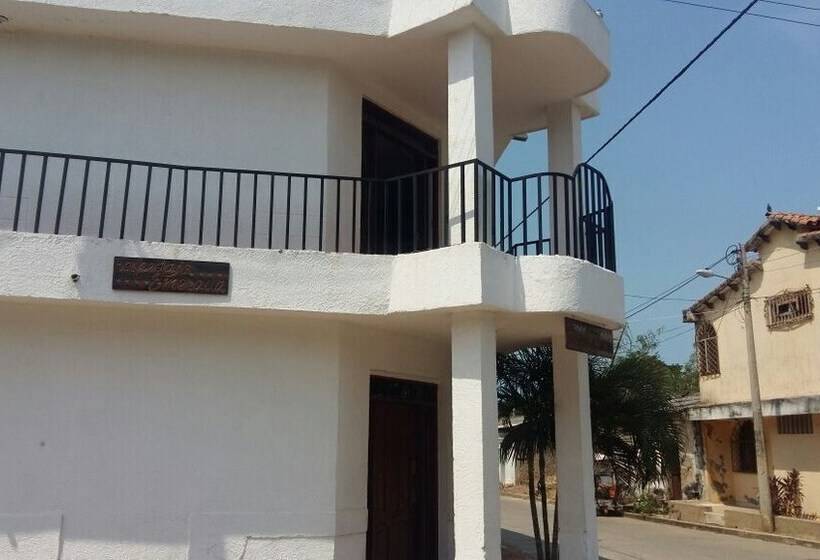 Пансион Emeraua Hospedaje   Hostel